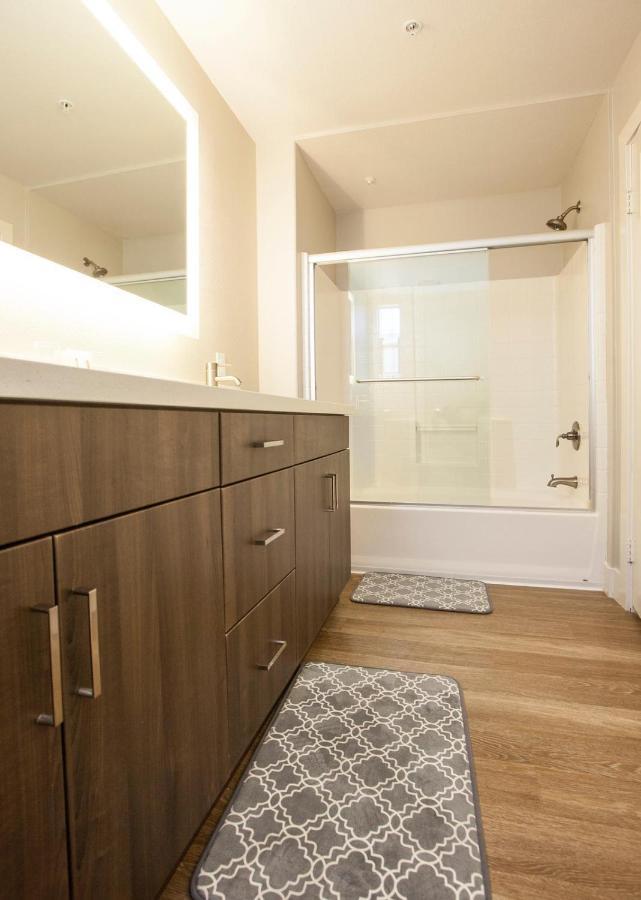 The Grove Penthouse 3 Bdrm 3 Bath *