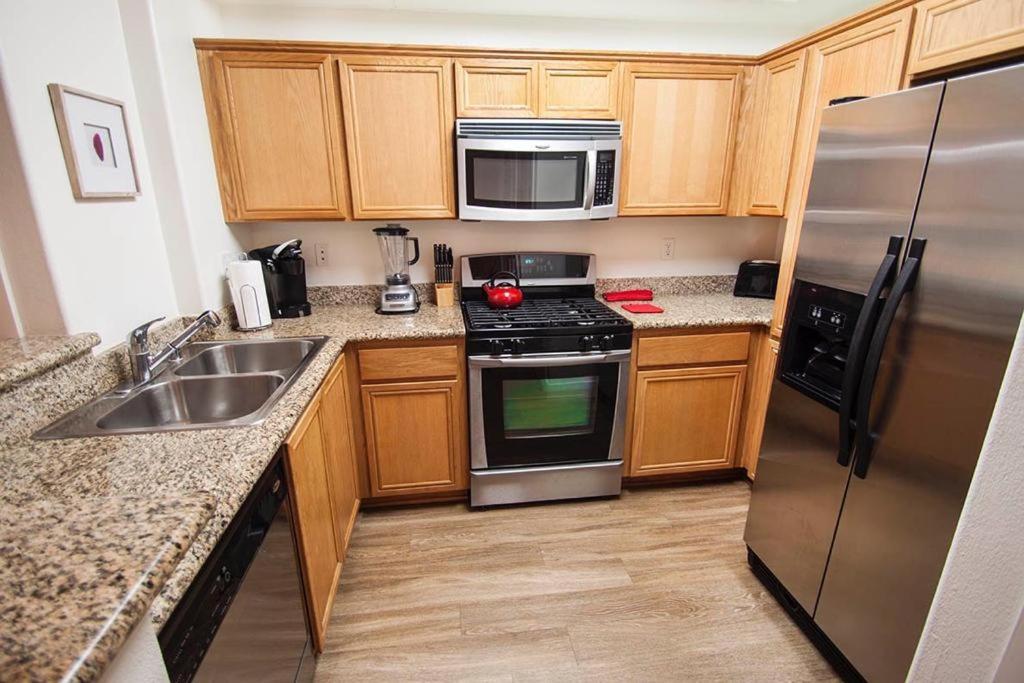 Aparthotel The Grove Penthouse 3 Bdrm 3 Bath *