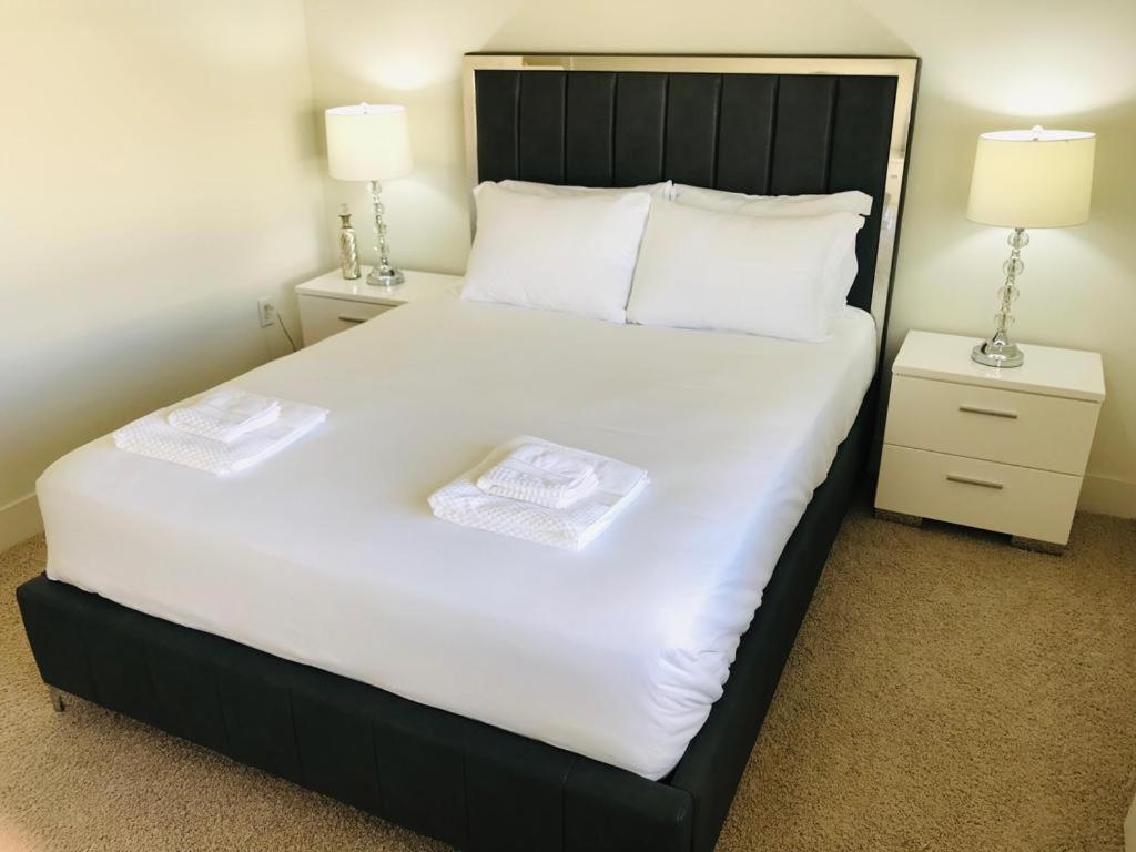 The Grove Penthouse 3 Bdrm 3 Bath * Los Angeles