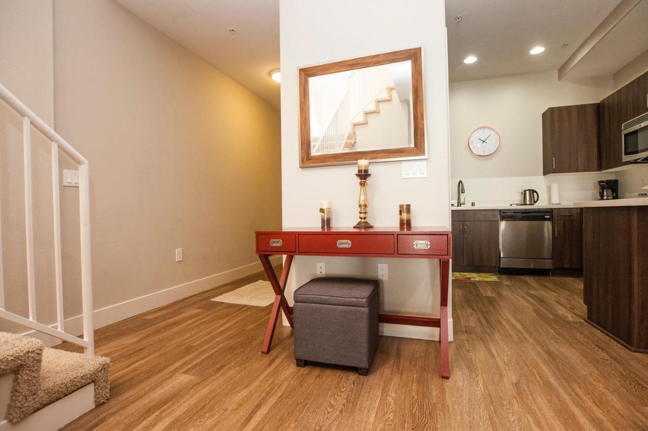The Grove Penthouse 3 Bdrm 3 Bath * Los Angeles