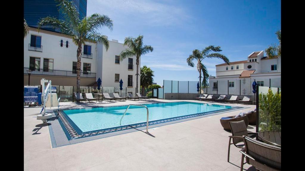 The Grove Penthouse 3 Bdrm 3 Bath Aparthotel